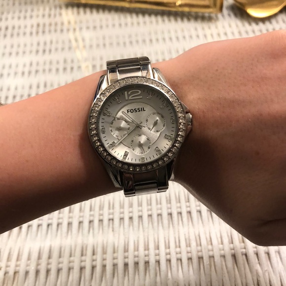 Stainless Steal Silver Fossil Watch - Picture 3 of 3